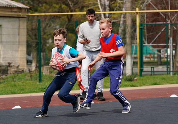 10 апреля состоялся муниципальный этап соревнований по тэг-регби в Азовском районе 