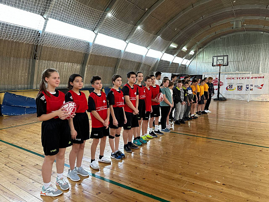 15 ноября состоялся зональный этап спартакиады школьников по тэг-регби в Азовском районе